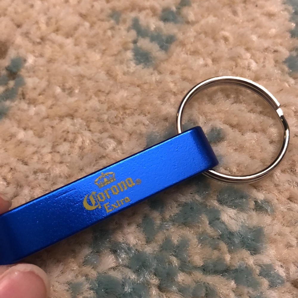 🍀 4/$5! NWT! Corona beer opener keychain! - Picture 4 of 7